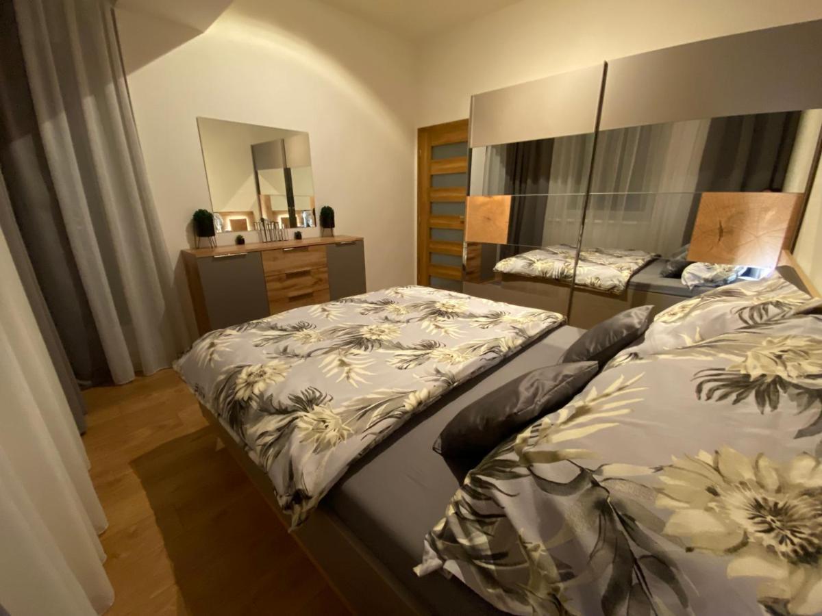 Apartment Mala Praha & Parking In The Garage Žilina Buitenkant foto