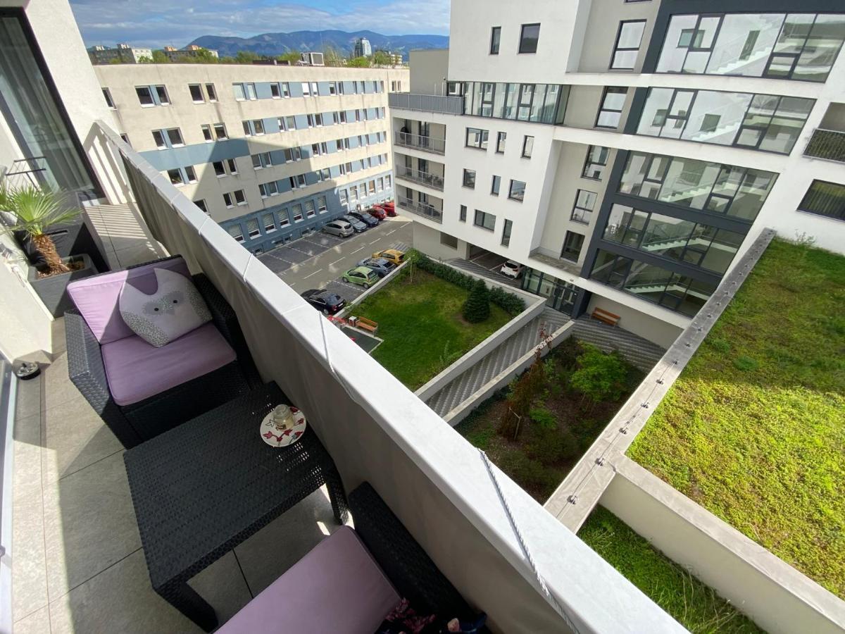 Apartment Mala Praha & Parking In The Garage Žilina Buitenkant foto